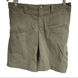 Athleta Women’s Bermuda Hiking Green Mesh-Lined Shorts Sz S